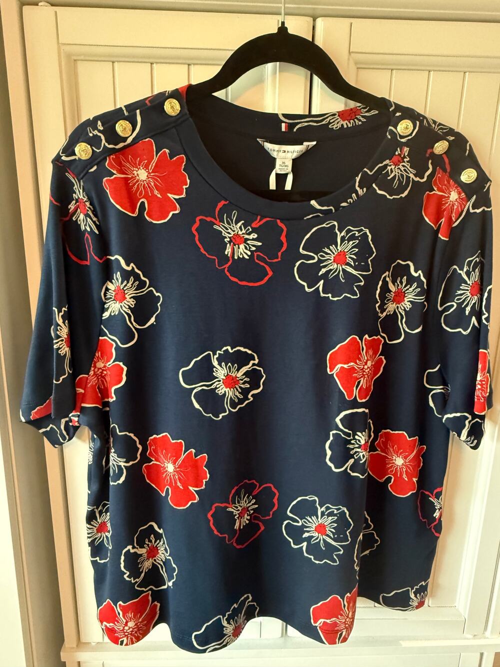 Tommy Hilfiger cotton top hibiscus print with gold shoulder button detail XL NWT